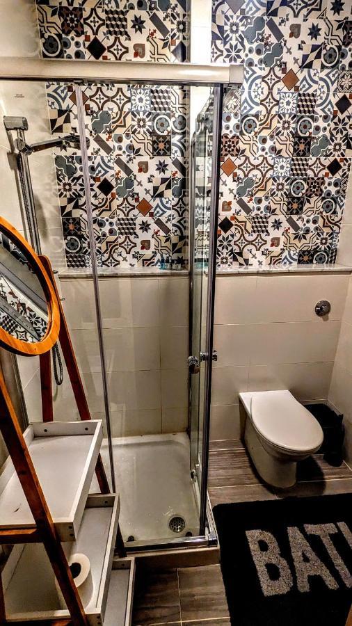 Quiet Ensuite Budget Twin Room Слима Екстериор снимка