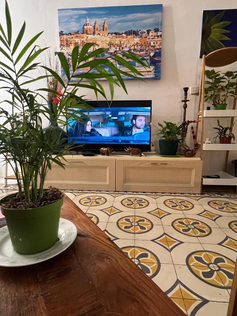 Quiet Ensuite Budget Twin Room Слима Екстериор снимка