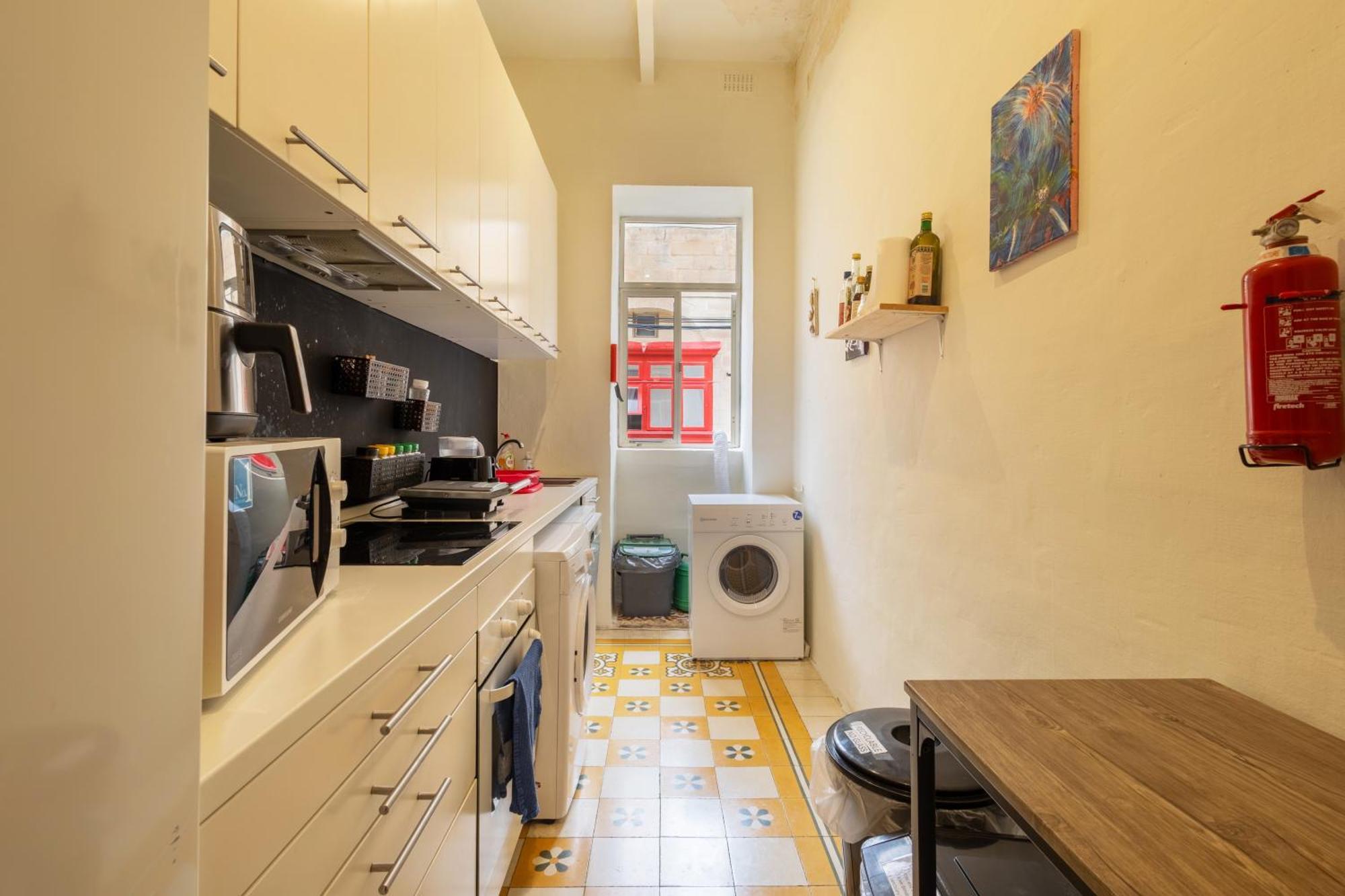 Quiet Ensuite Budget Twin Room Слима Екстериор снимка